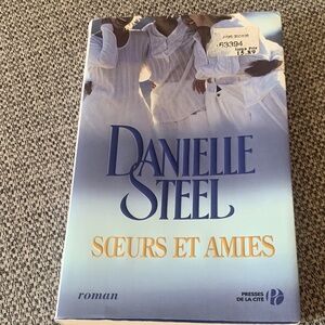 Danielle Steel 'Sœurs et Amies' Book